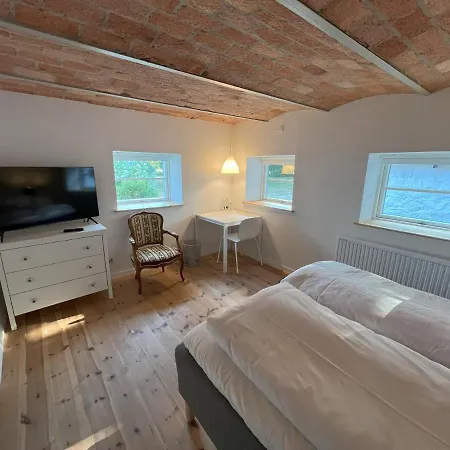 Bed & Breakfast Skov *